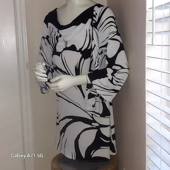 White House Black Market. Artistic – Bold – Sophistic Long Sleeve Dress NNT - Picture 7 of 8